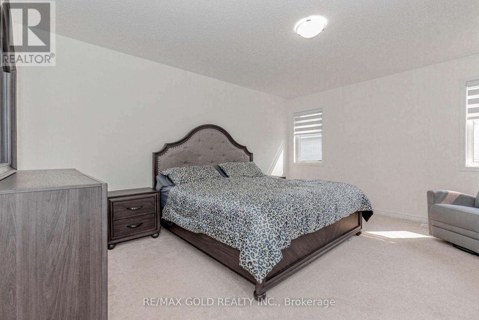 1344 Rose Way, Milton, Ontario  L9E 1M5 - Photo 19 - W12404054