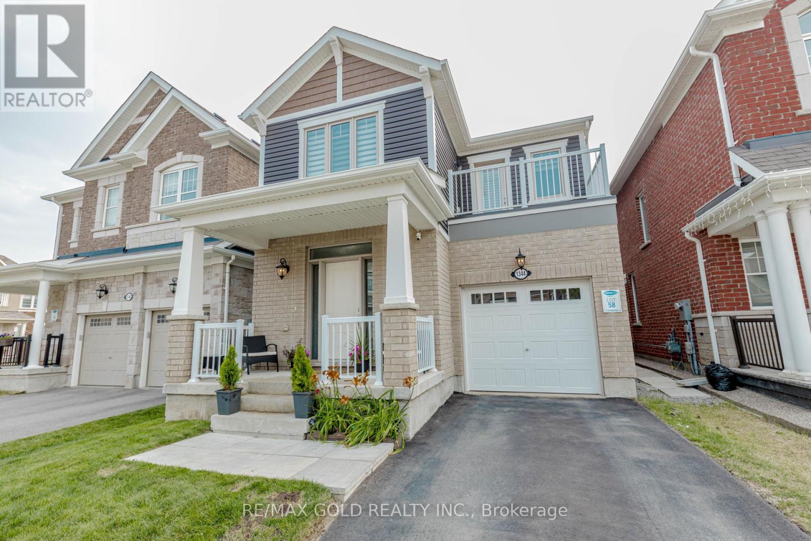 1344 Rose Way, Milton, Ontario  L9E 1M5 - Photo 2 - W12404054