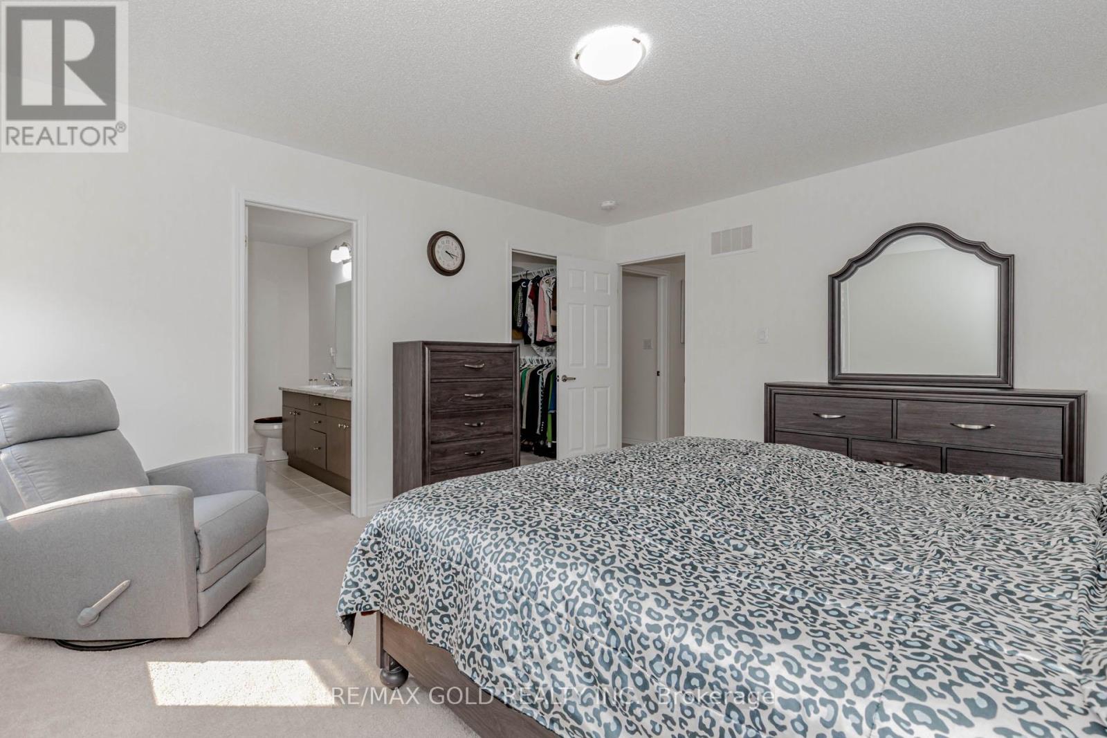 1344 Rose Way, Milton, Ontario  L9E 1M5 - Photo 20 - W12404054