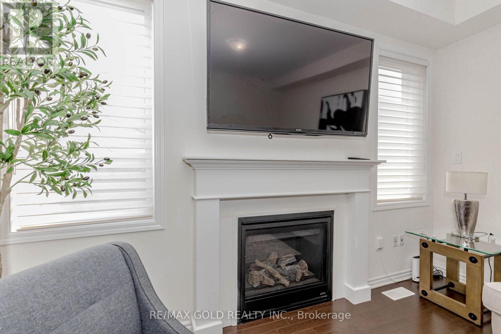 1344 Rose Way, Milton, Ontario  L9E 1M5 - Photo 16 - W12404054