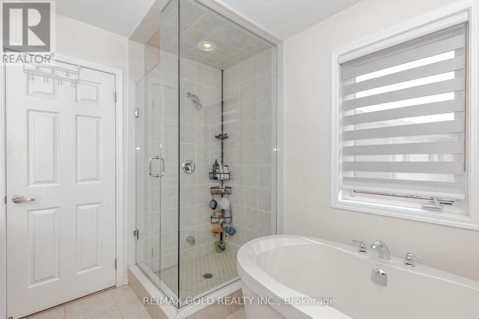 1344 Rose Way, Milton, Ontario  L9E 1M5 - Photo 23 - W12404054