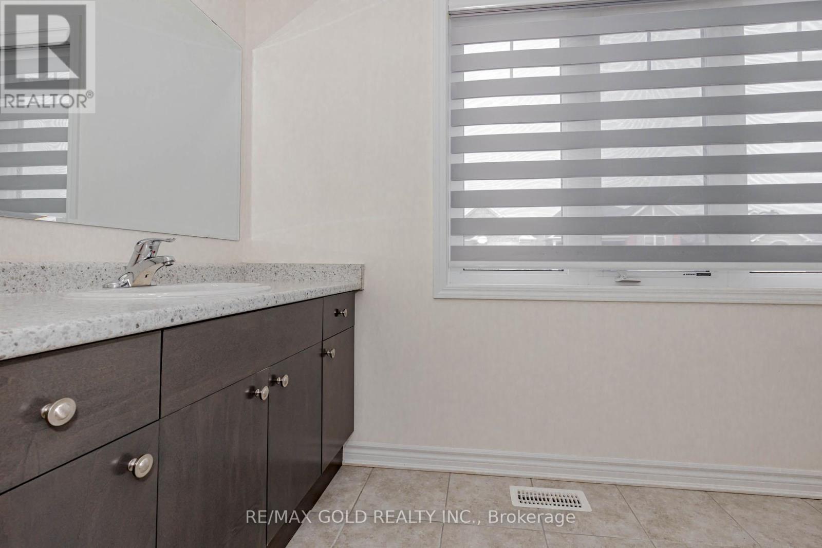 1344 Rose Way, Milton, Ontario  L9E 1M5 - Photo 26 - W12404054