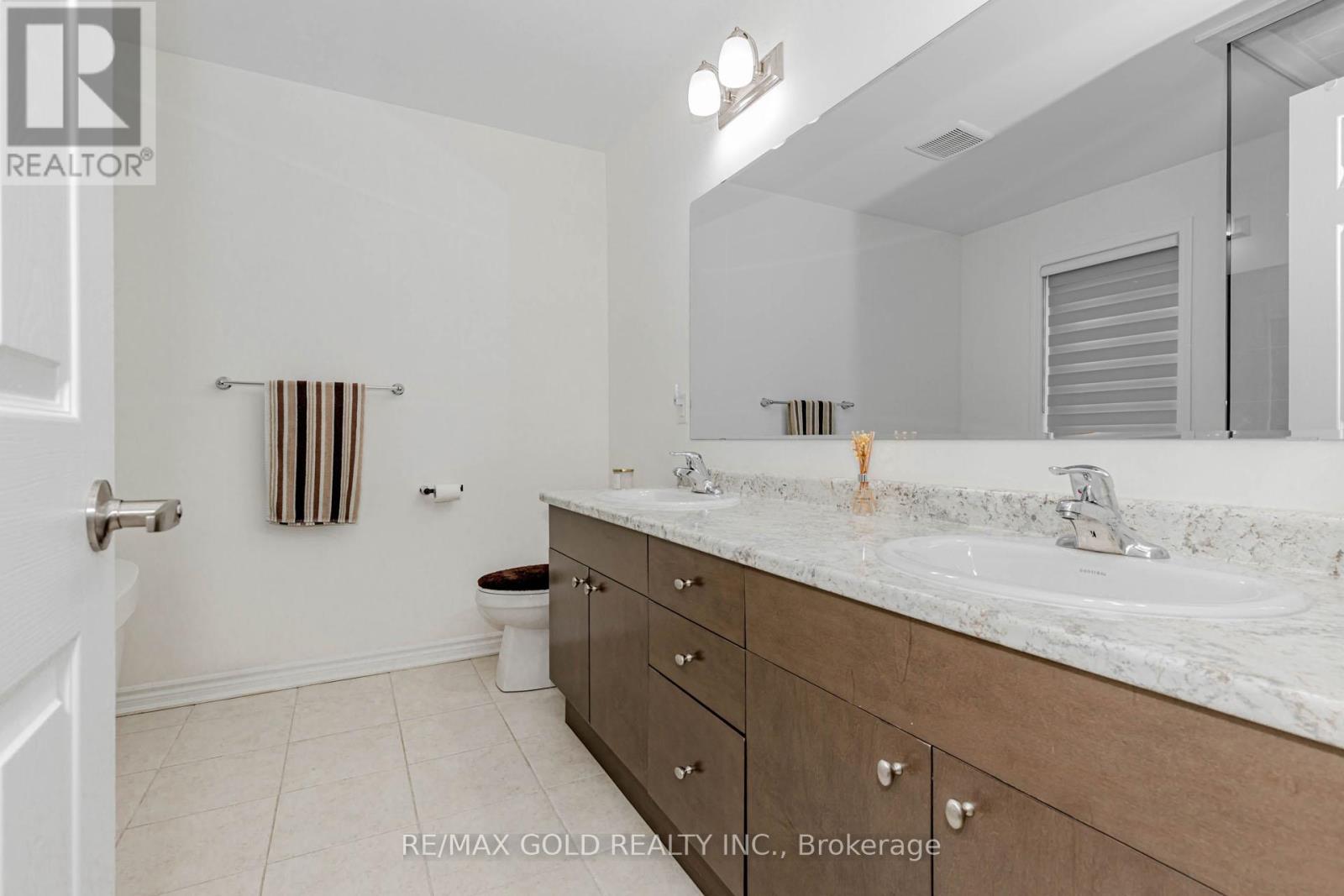 1344 Rose Way, Milton, Ontario  L9E 1M5 - Photo 22 - W12404054