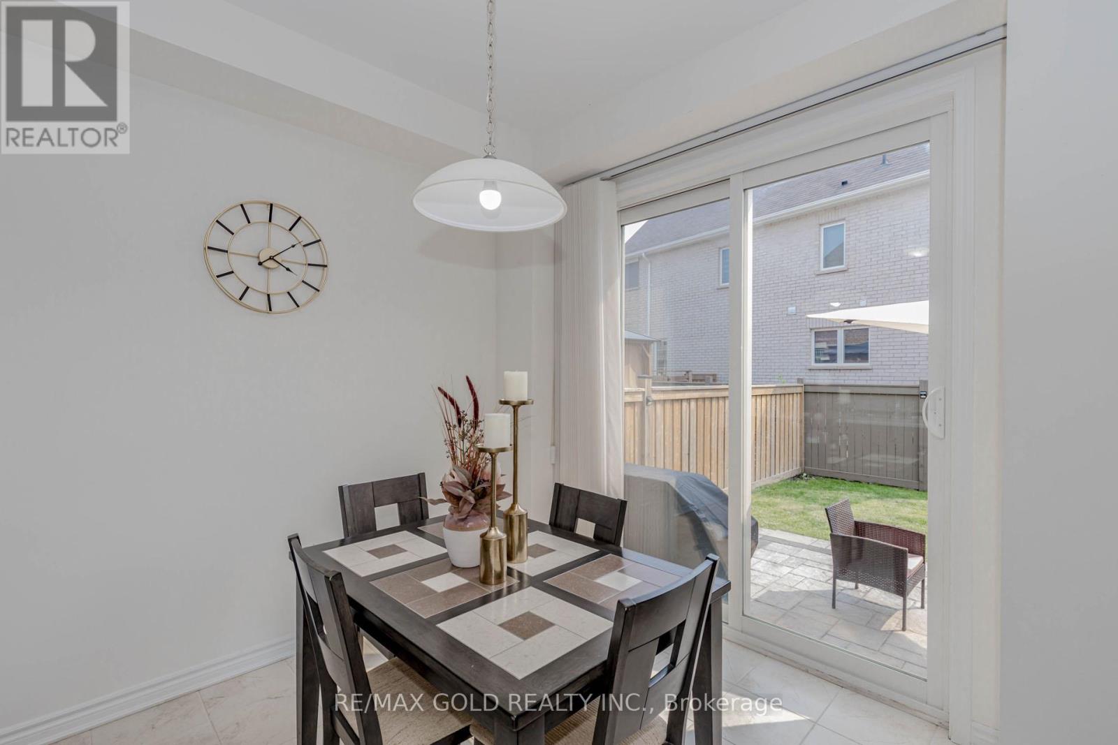 1344 Rose Way, Milton, Ontario  L9E 1M5 - Photo 11 - W12404054