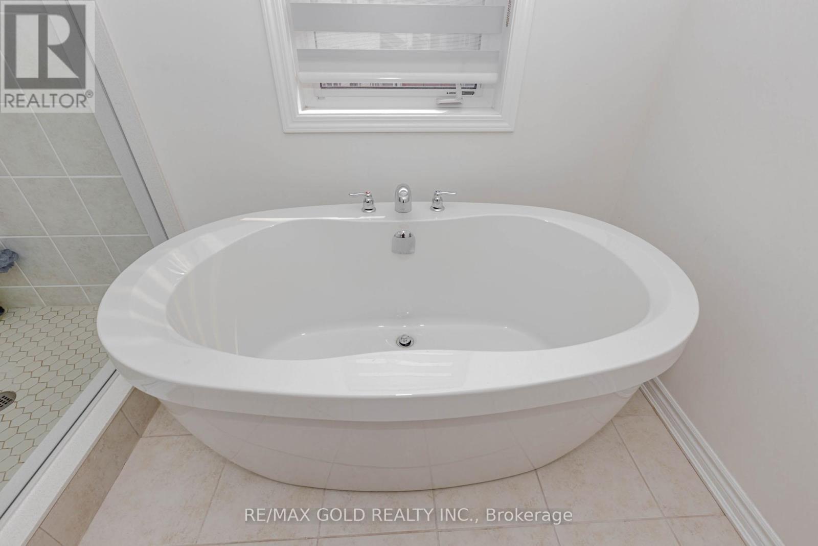 1344 Rose Way, Milton, Ontario  L9E 1M5 - Photo 24 - W12404054