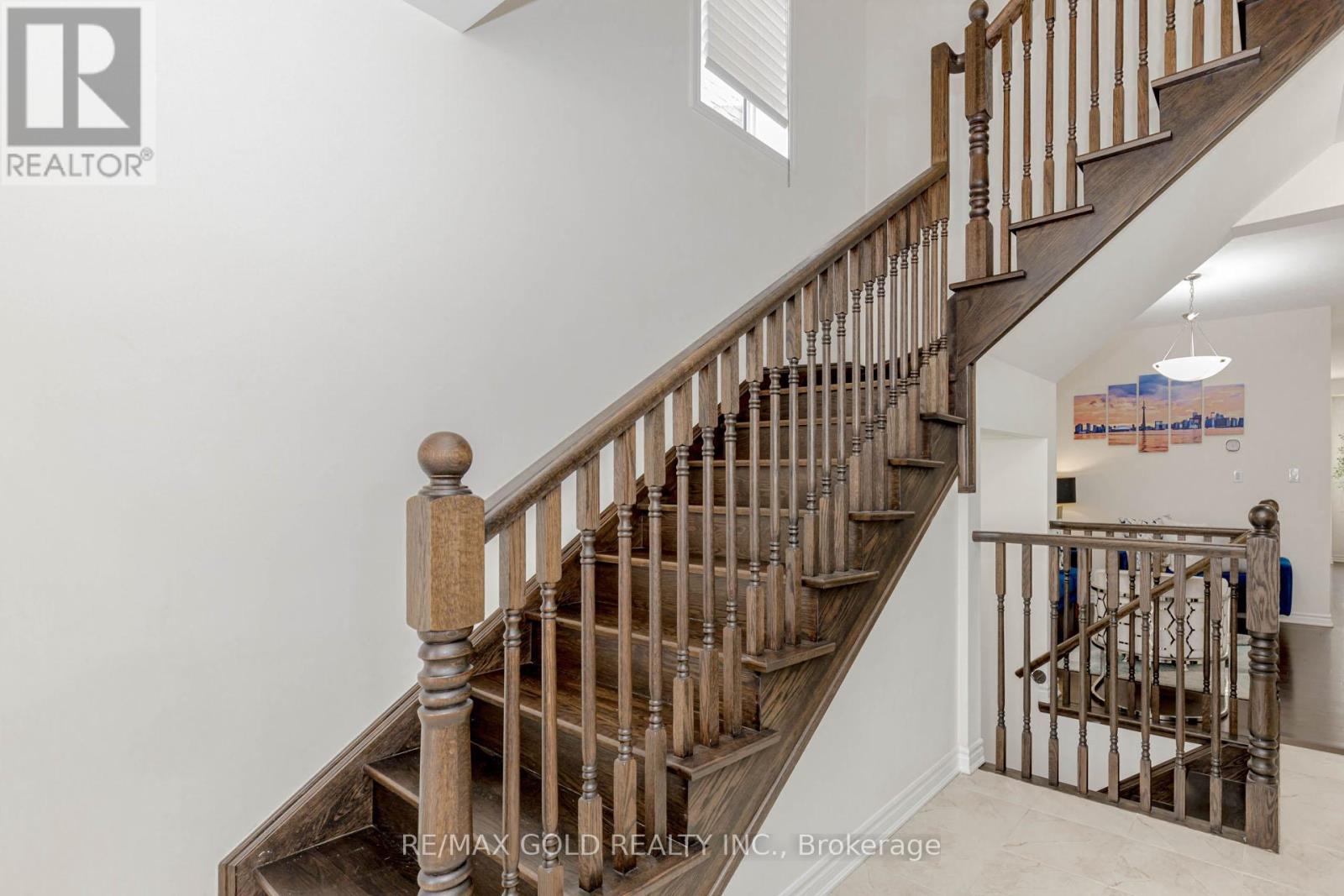 1344 Rose Way, Milton, Ontario  L9E 1M5 - Photo 4 - W12404054