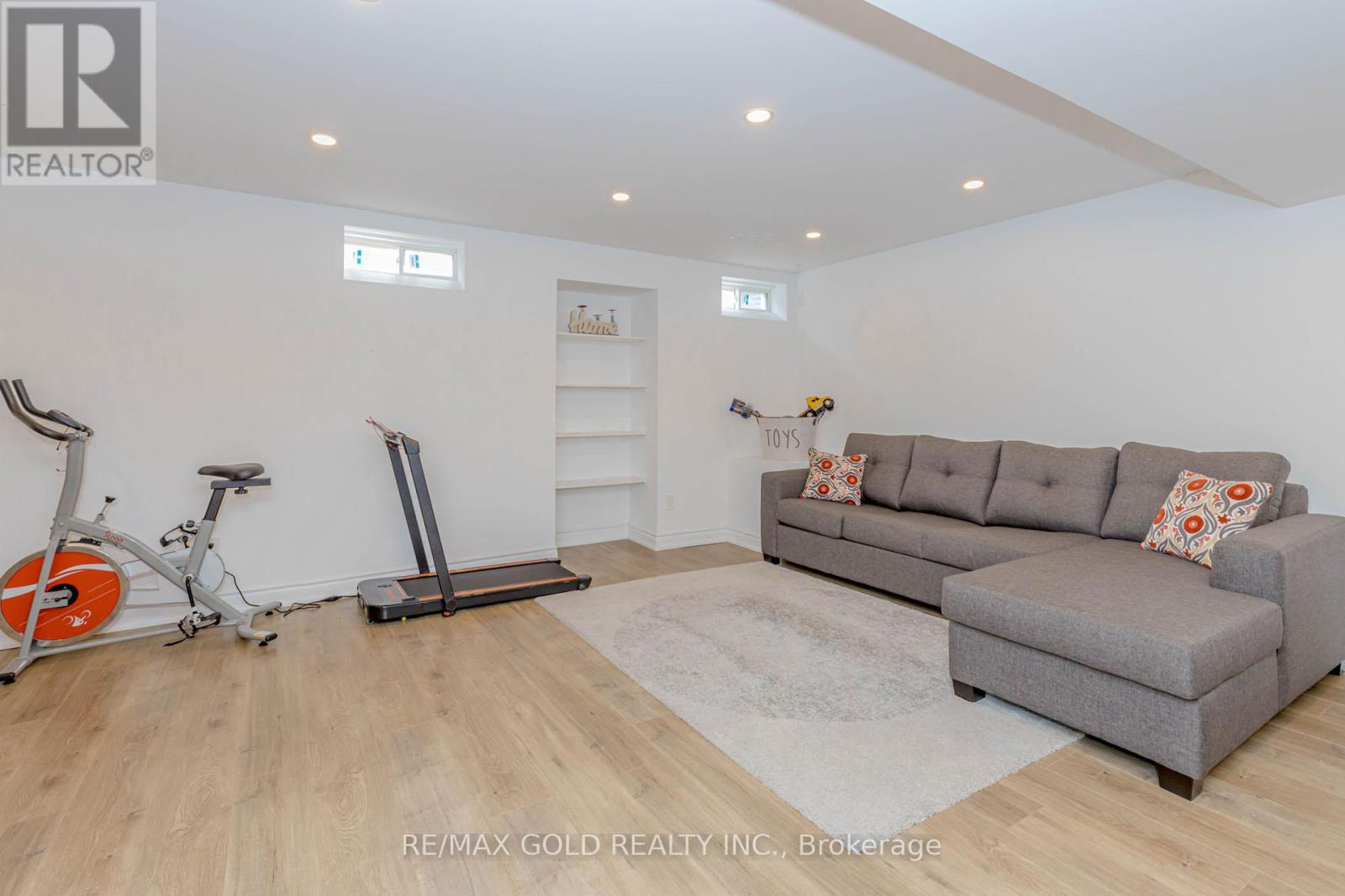 1344 Rose Way, Milton, Ontario  L9E 1M5 - Photo 36 - W12404054