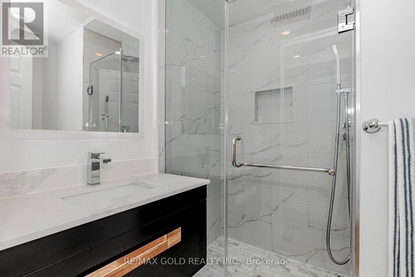 1344 Rose Way, Milton, Ontario  L9E 1M5 - Photo 40 - W12404054