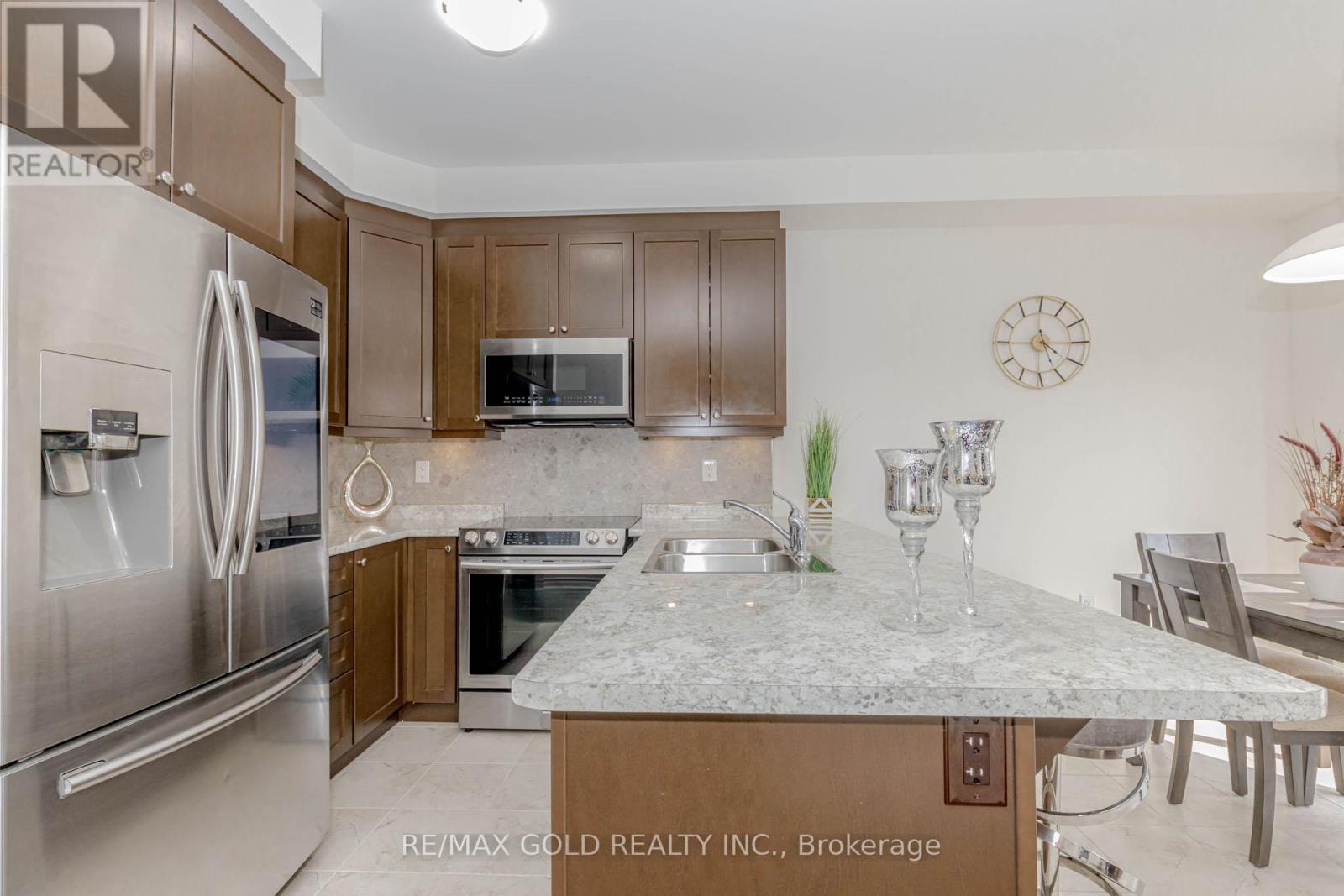 1344 Rose Way, Milton, Ontario  L9E 1M5 - Photo 8 - W12404054