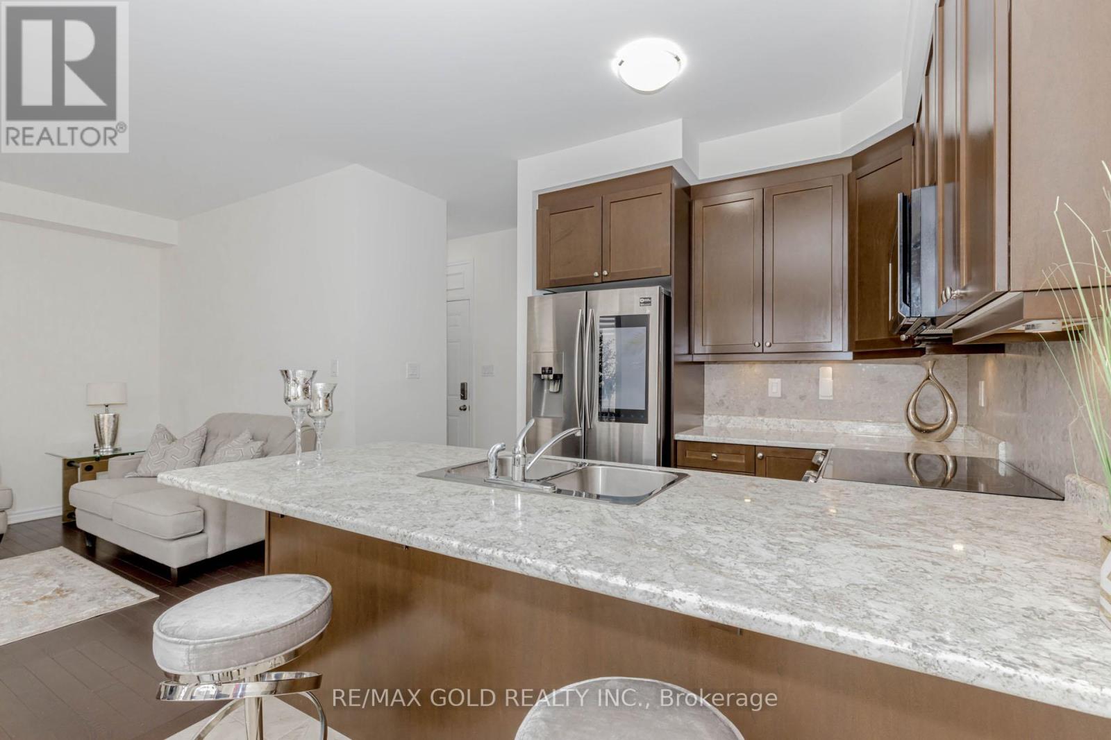 1344 Rose Way, Milton, Ontario  L9E 1M5 - Photo 9 - W12404054