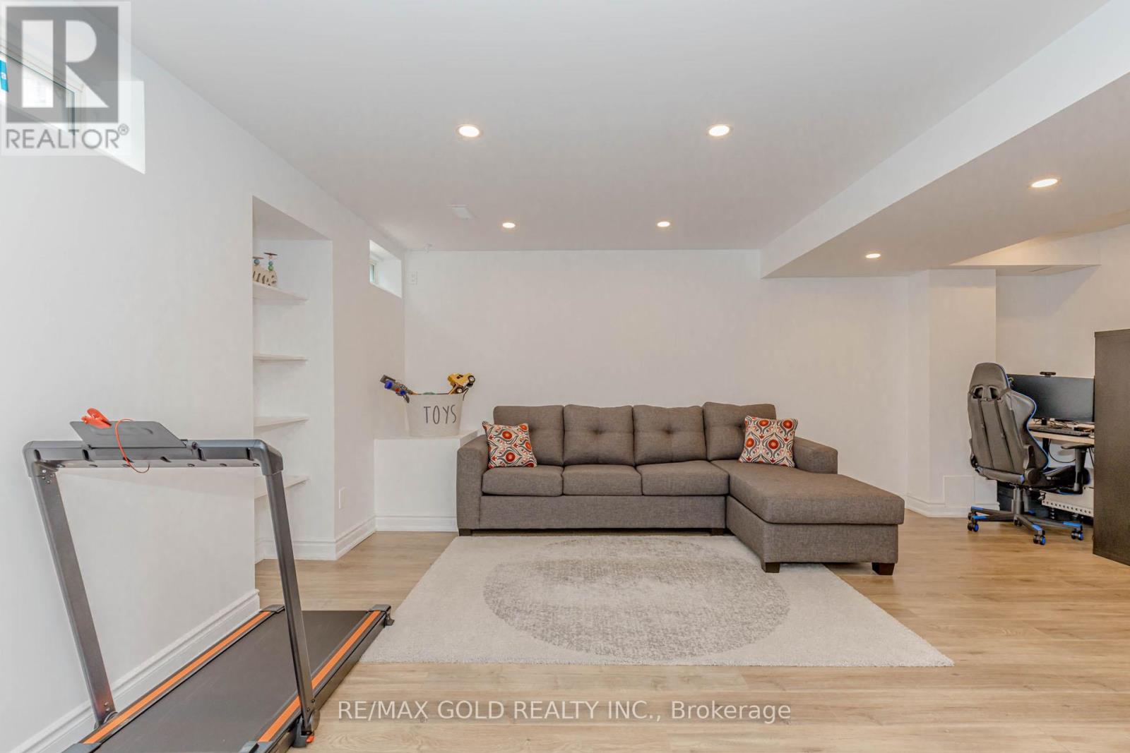 1344 Rose Way, Milton, Ontario  L9E 1M5 - Photo 38 - W12404054