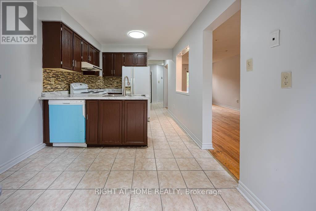 45 - 666 Constellation Drive, Mississauga, Ontario  L5R 3G7 - Photo 12 - W12405537