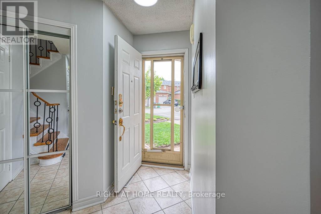 45 - 666 Constellation Drive, Mississauga, Ontario  L5R 3G7 - Photo 4 - W12405537