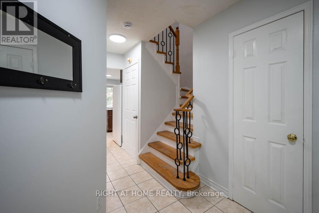 45 - 666 Constellation Drive, Mississauga, Ontario  L5R 3G7 - Photo 5 - W12405537