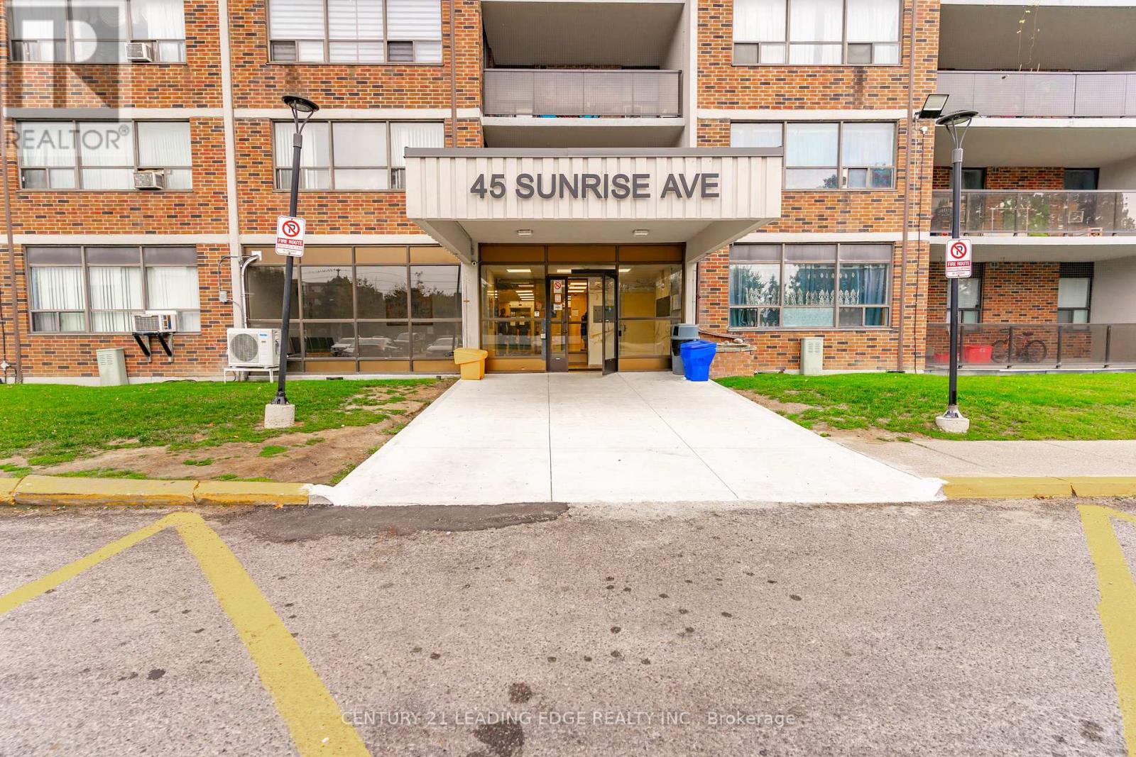 1702 - 45 Sunrise Avenue, Toronto, Ontario  M4A 2S3 - Photo 2 - C12404630