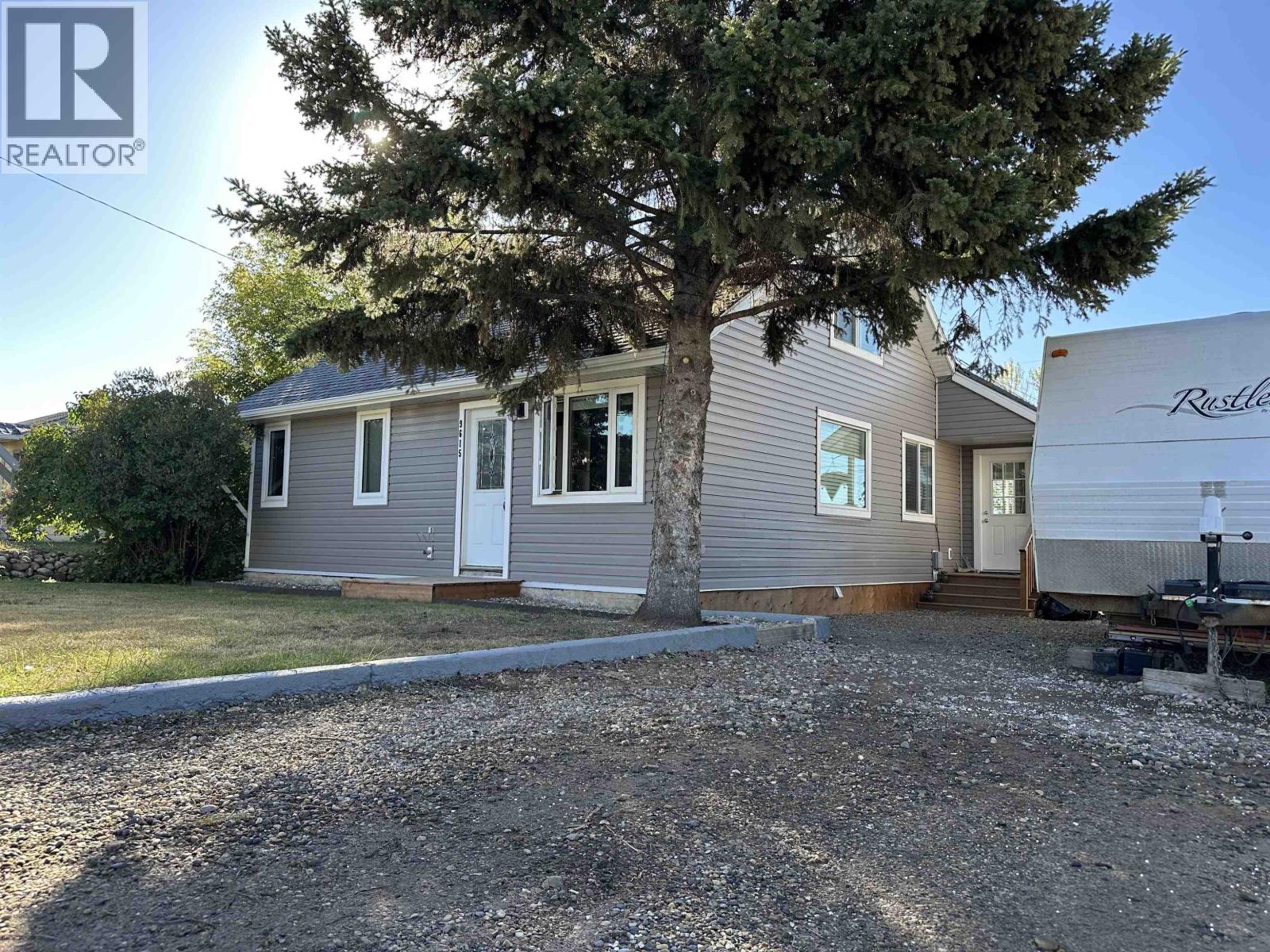 9615 97 Avenue, Fort St. John, British Columbia  V1J 1N2 - Photo 3 - R3048144