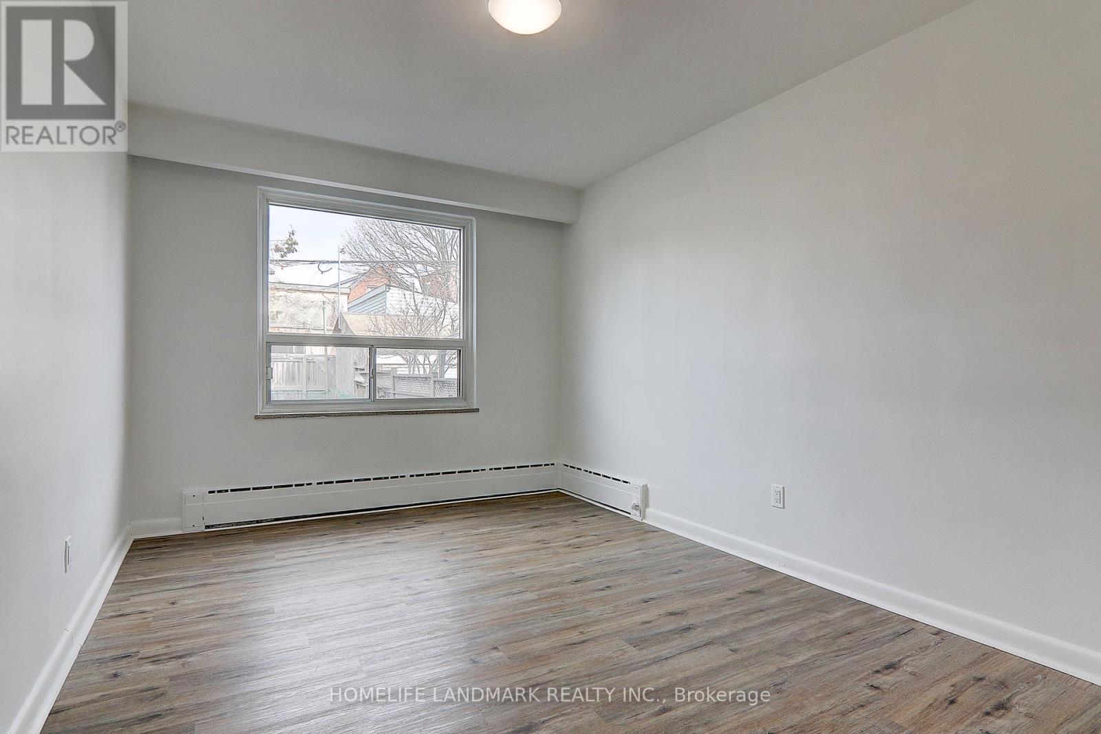 2(Upper - 8 Hanson Road, Toronto, Ontario  M6E 1T3 - Photo 12 - C12405544