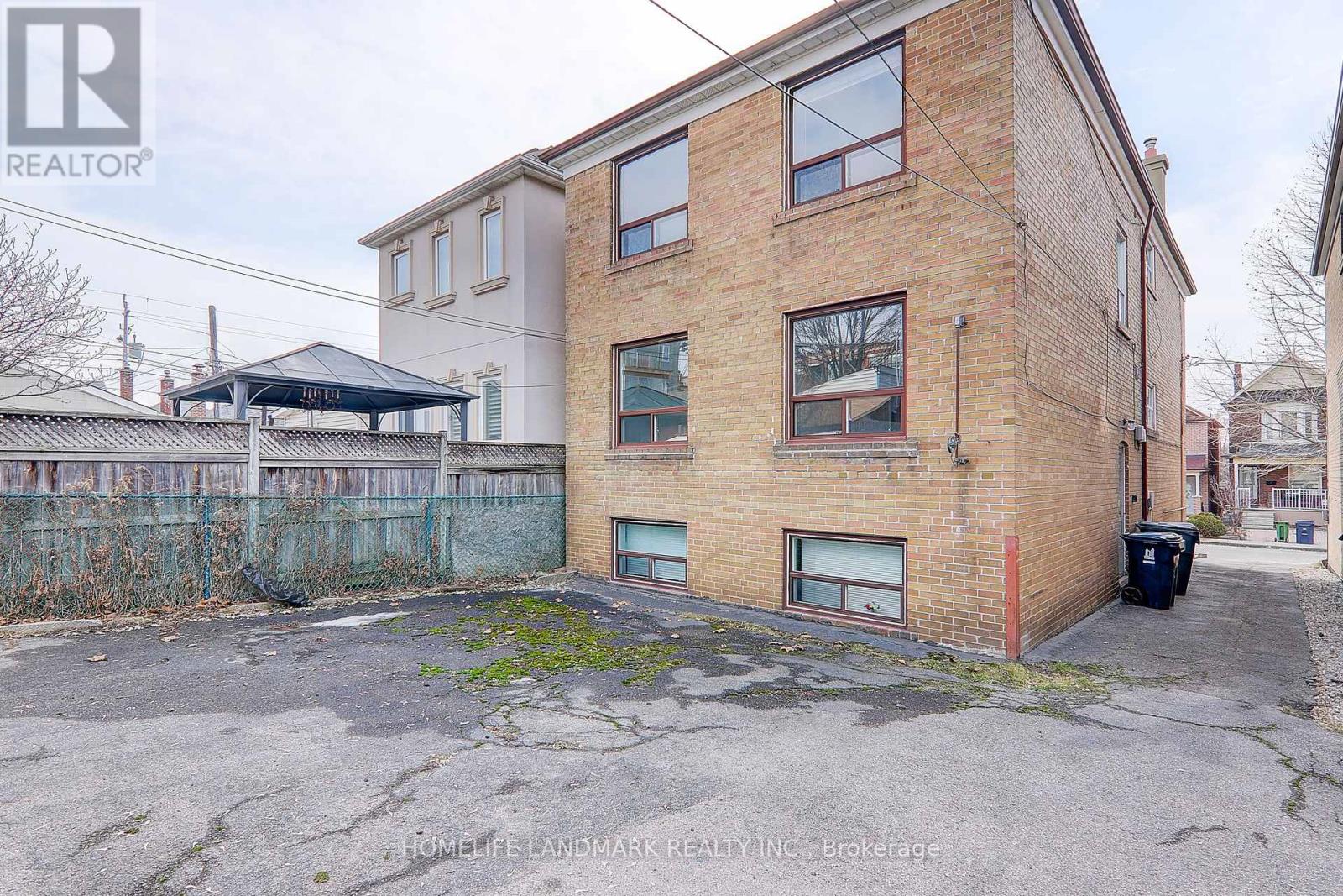 2(Upper - 8 Hanson Road, Toronto, Ontario  M6E 1T3 - Photo 17 - C12405544