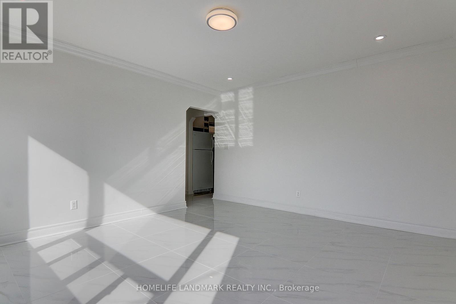 2(Upper - 8 Hanson Road, Toronto, Ontario  M6E 1T3 - Photo 5 - C12405544