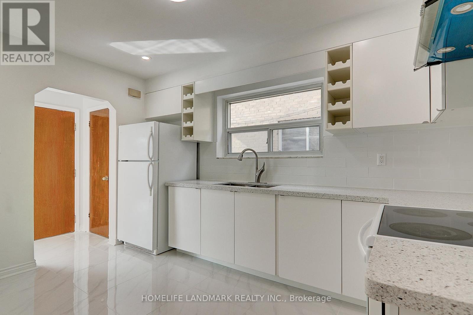 2(Upper - 8 Hanson Road, Toronto, Ontario  M6E 1T3 - Photo 8 - C12405544