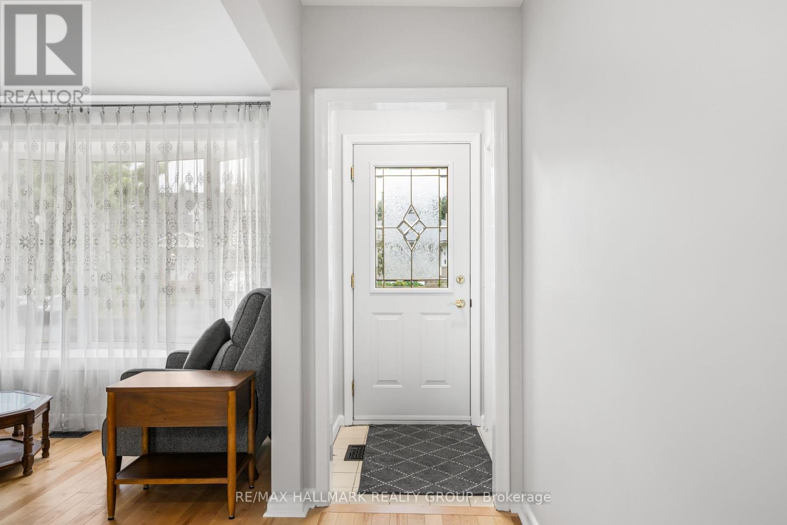 853 Chapman Boulevard, Ottawa, Ontario  K1G 1V1 - Photo 3 - X12405562