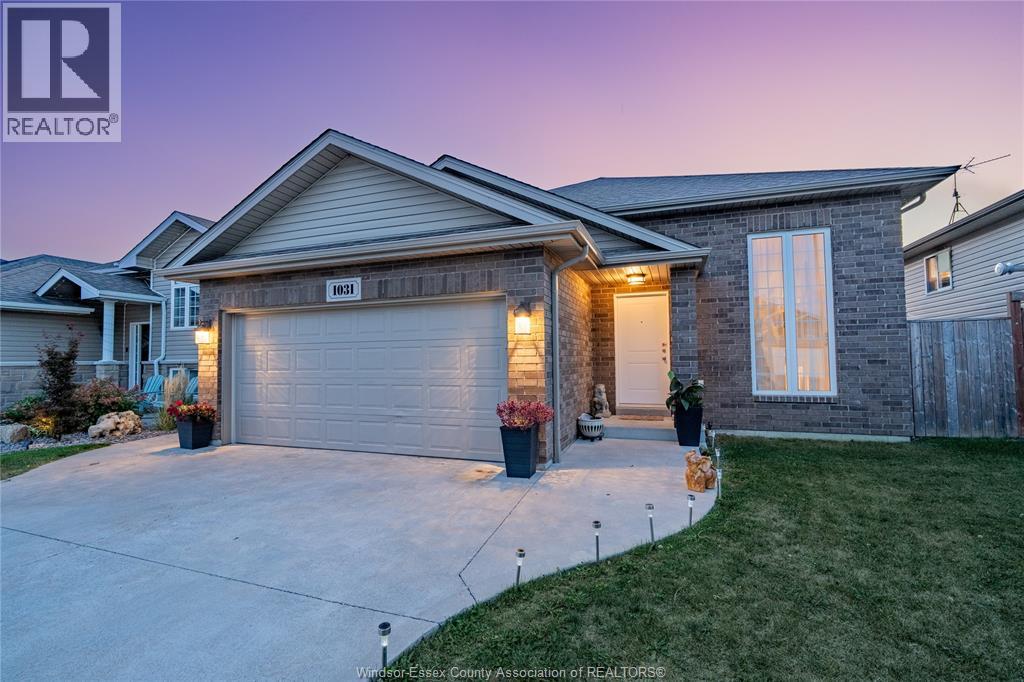 MLS# 25023299: 1031 THUNDERBAY AVENUE, Windsor, Canada