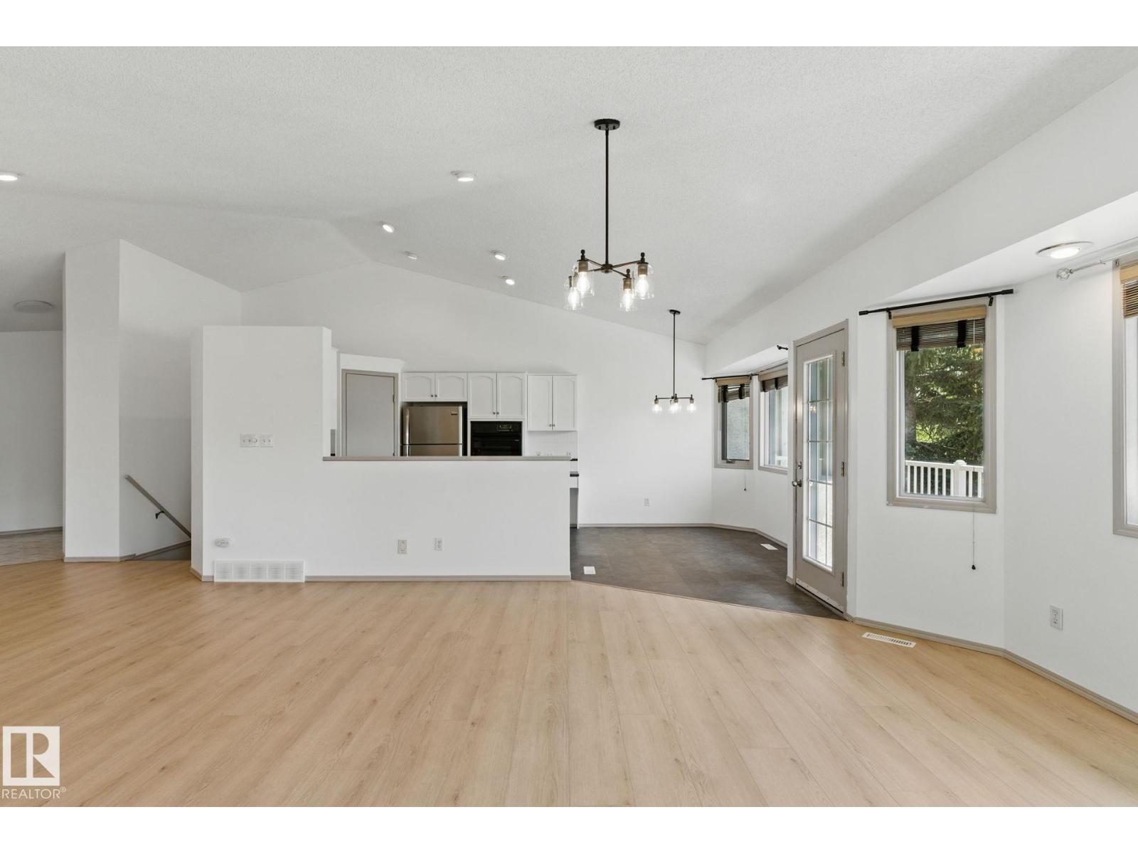 9971 178 Av Nw, Edmonton, Alberta  T5X 5X2 - Photo 8 - E4457916