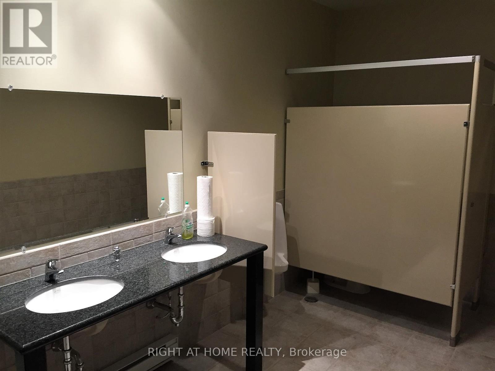 202 - 334 Lakeshore Road E, Oakville, Ontario  L6J 1J6 - Photo 6 - W12405576