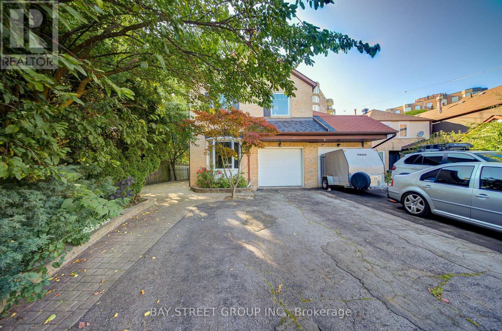 1307 BARBERRY GREEN, Oakville, Ontario