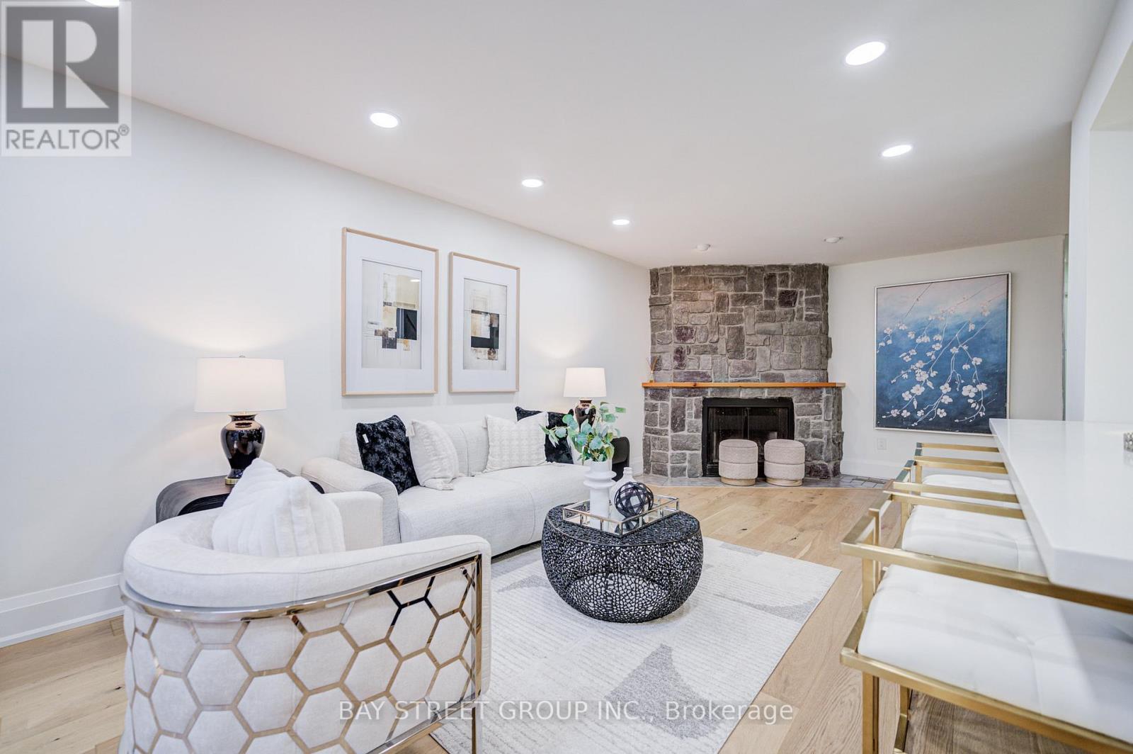 1307 Barberry Green, Oakville, Ontario  L6M 2A7 - Photo 12 - W12405593