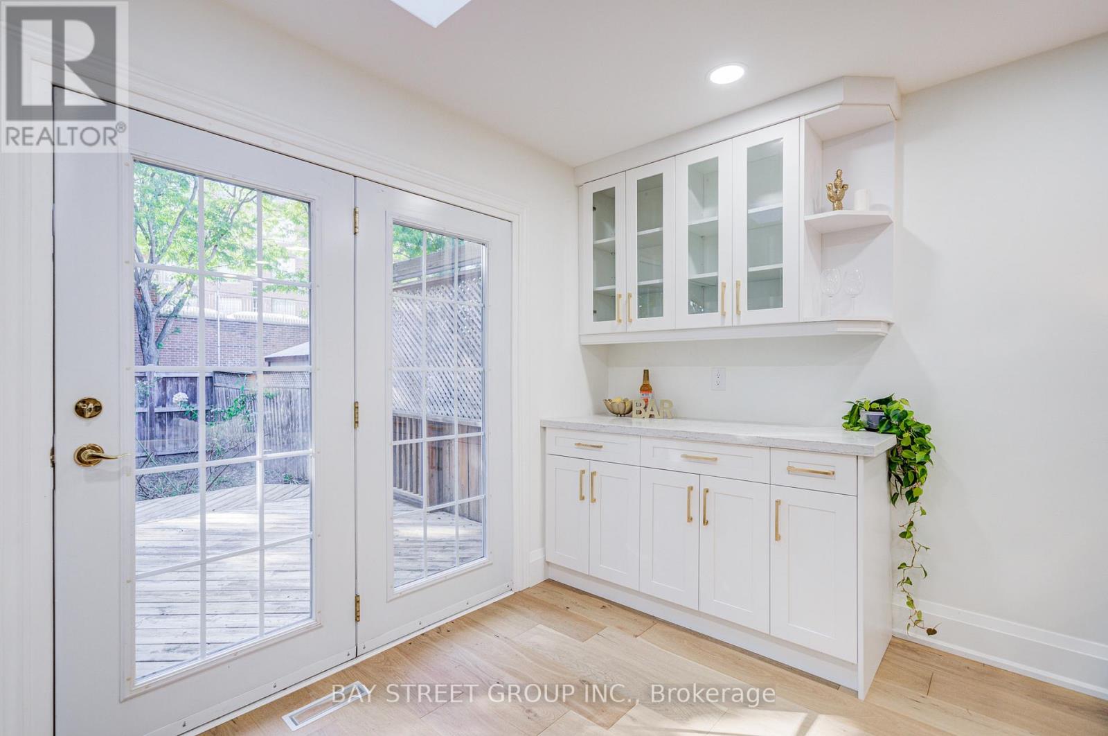 1307 Barberry Green, Oakville, Ontario  L6M 2A7 - Photo 15 - W12405593