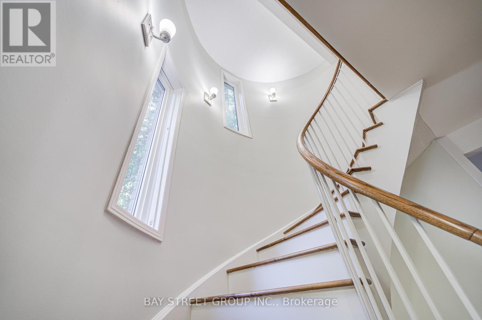 1307 Barberry Green, Oakville, Ontario  L6M 2A7 - Photo 26 - W12405593