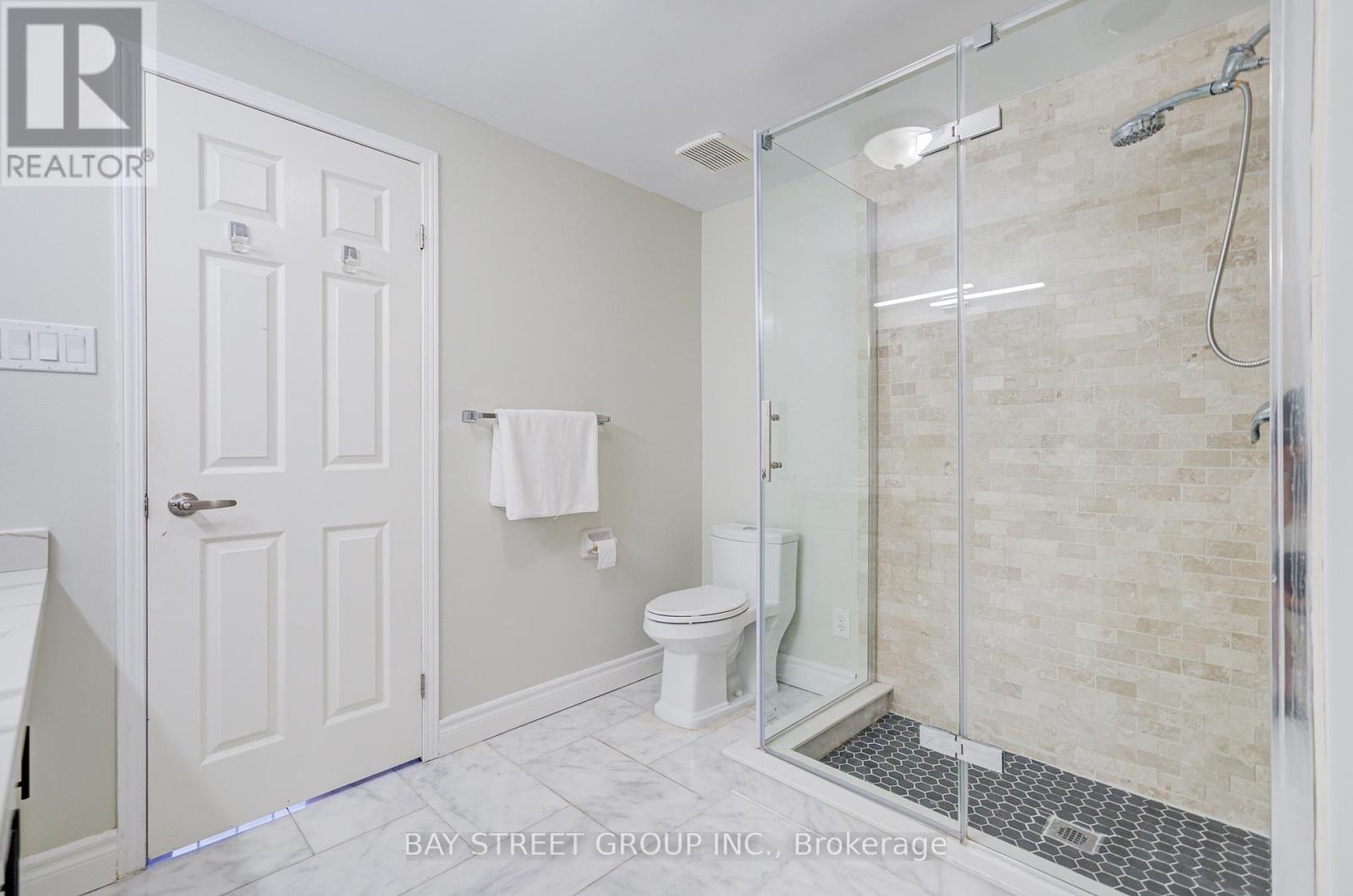 1307 Barberry Green, Oakville, Ontario  L6M 2A7 - Photo 34 - W12405593