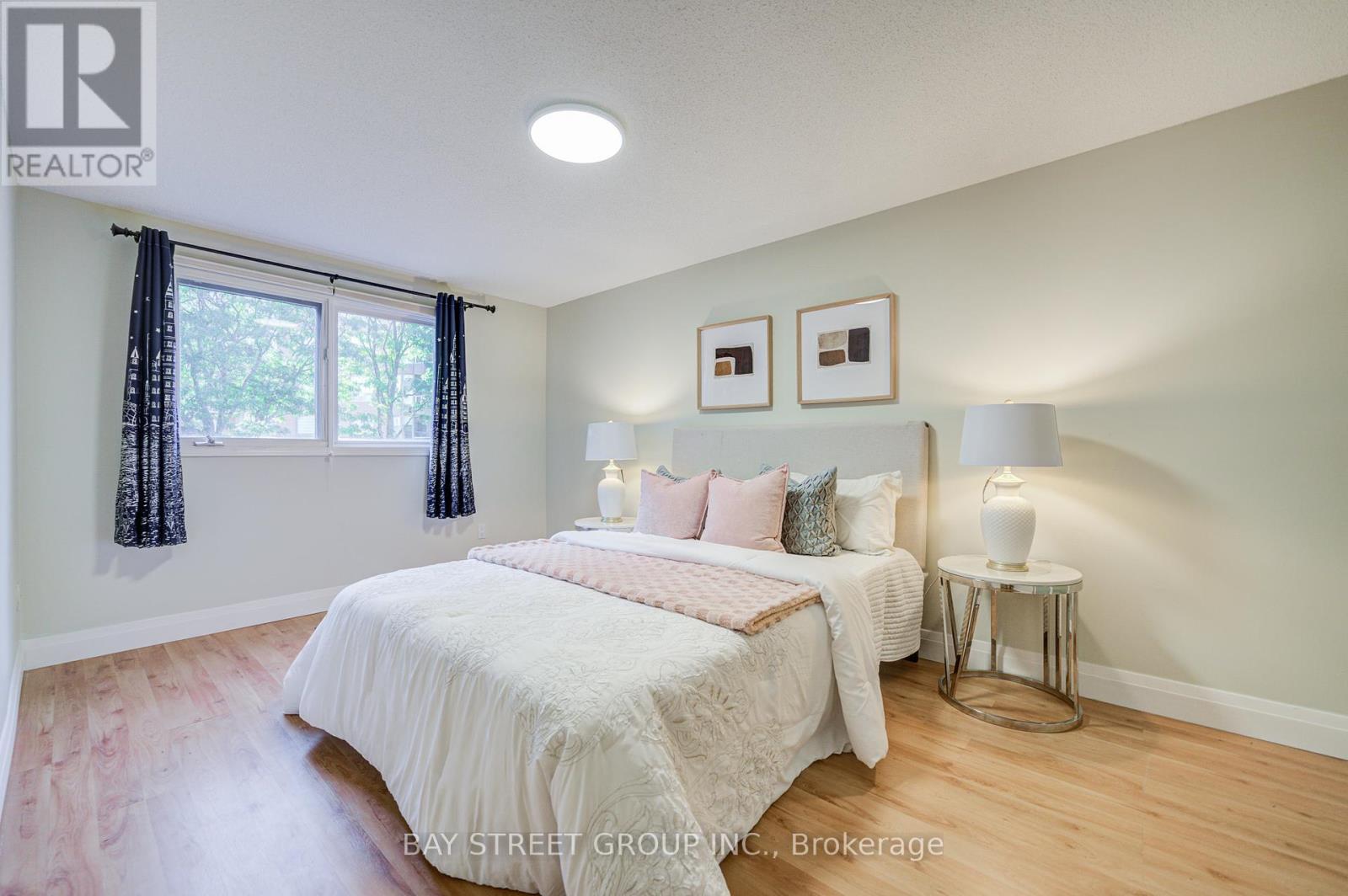 1307 Barberry Green, Oakville, Ontario  L6M 2A7 - Photo 35 - W12405593