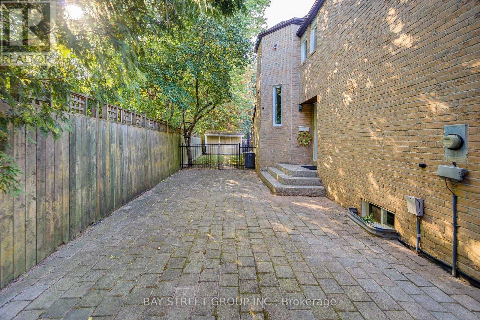 1307 Barberry Green, Oakville, Ontario  L6M 2A7 - Photo 45 - W12405593