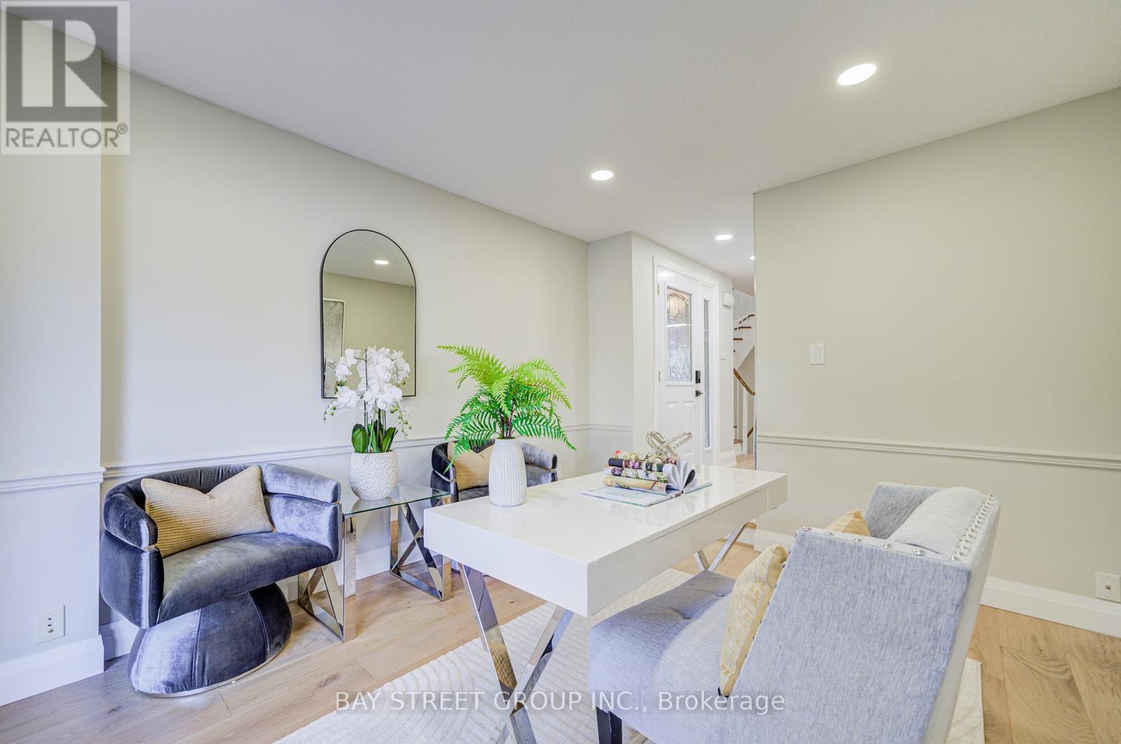 1307 Barberry Green, Oakville, Ontario  L6M 2A7 - Photo 8 - W12405593