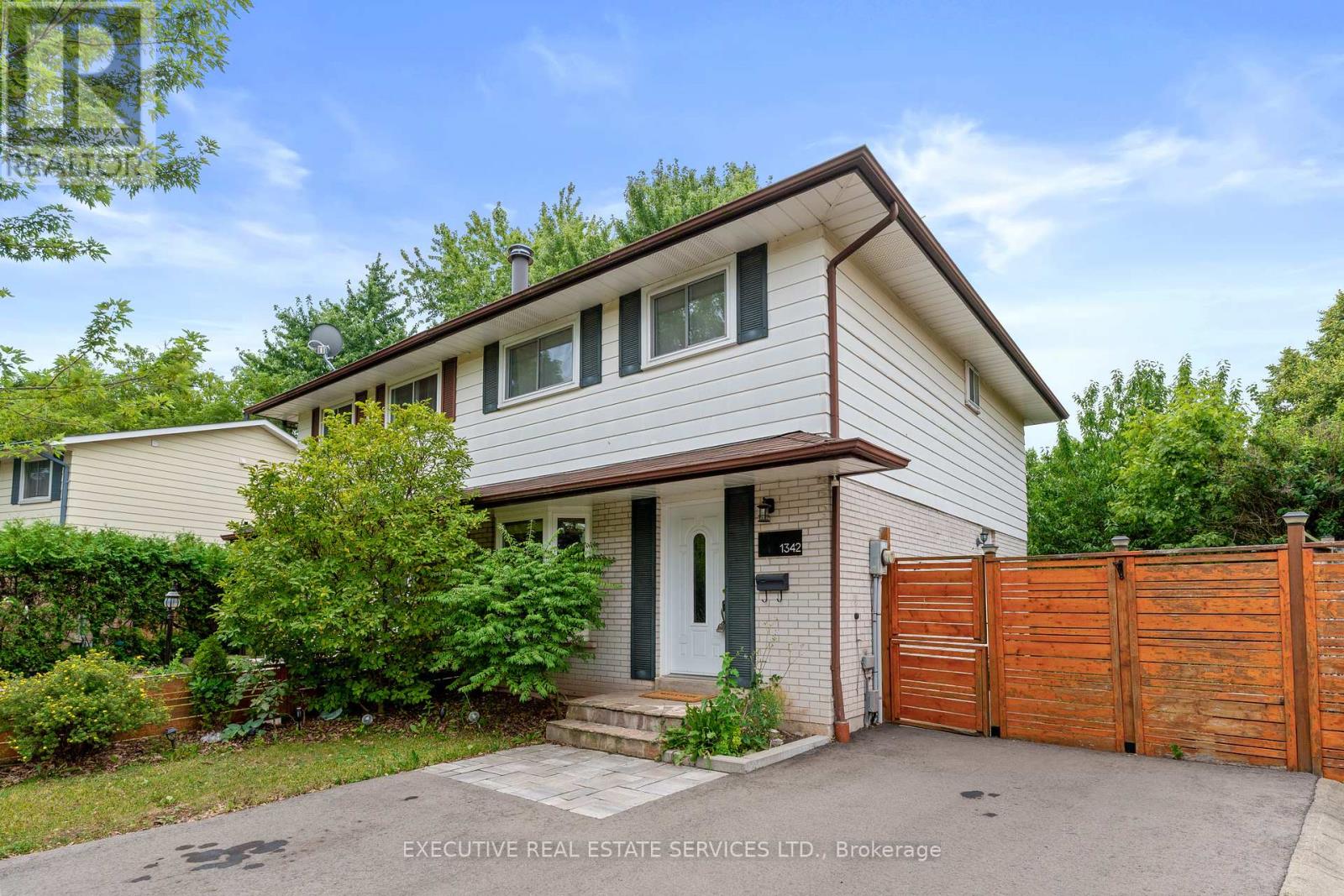 1342 Roylen Road, Oakville, Ontario  L6H 1V4 - Photo 2 - W12405602