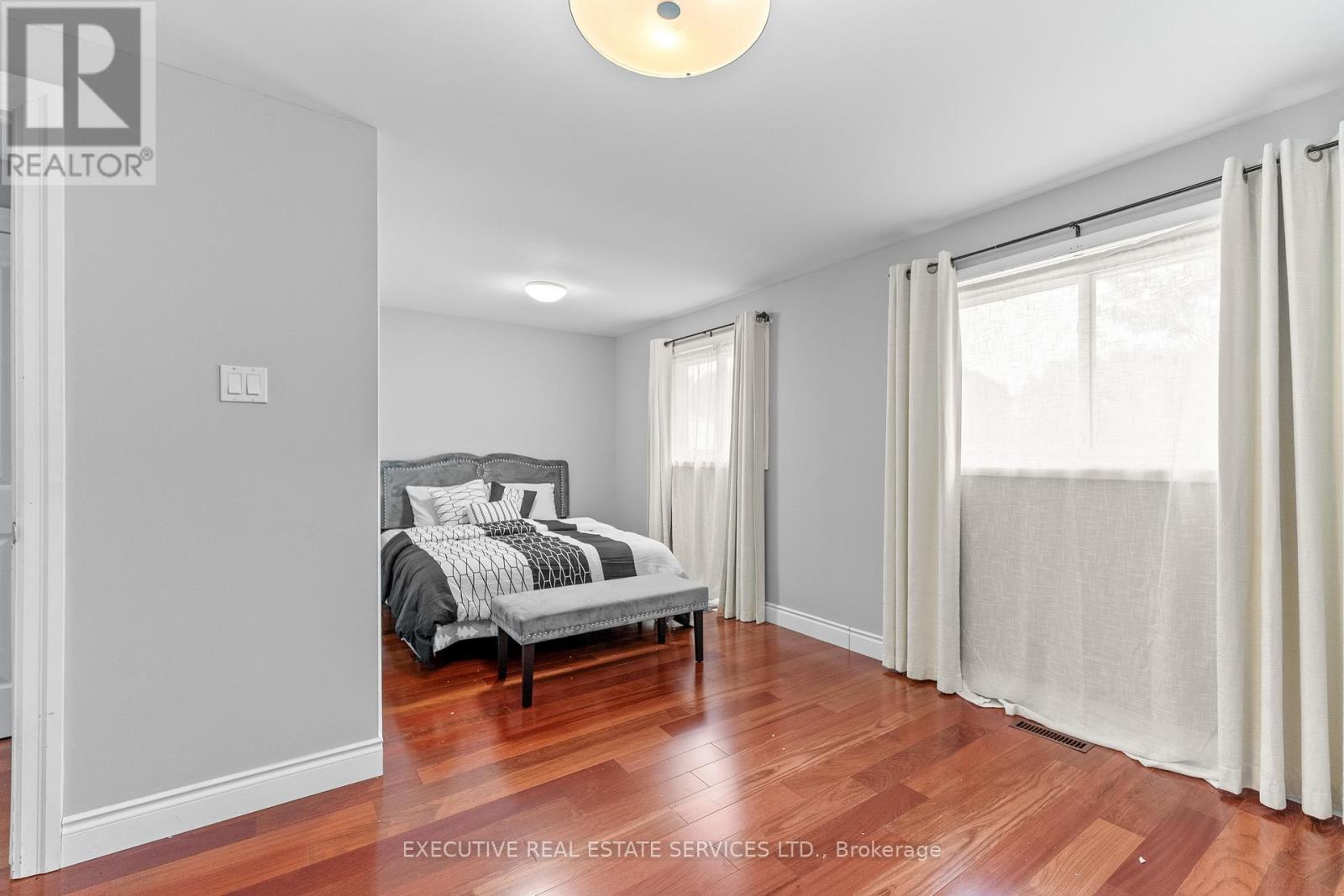 1342 Roylen Road, Oakville, Ontario  L6H 1V4 - Photo 30 - W12405602