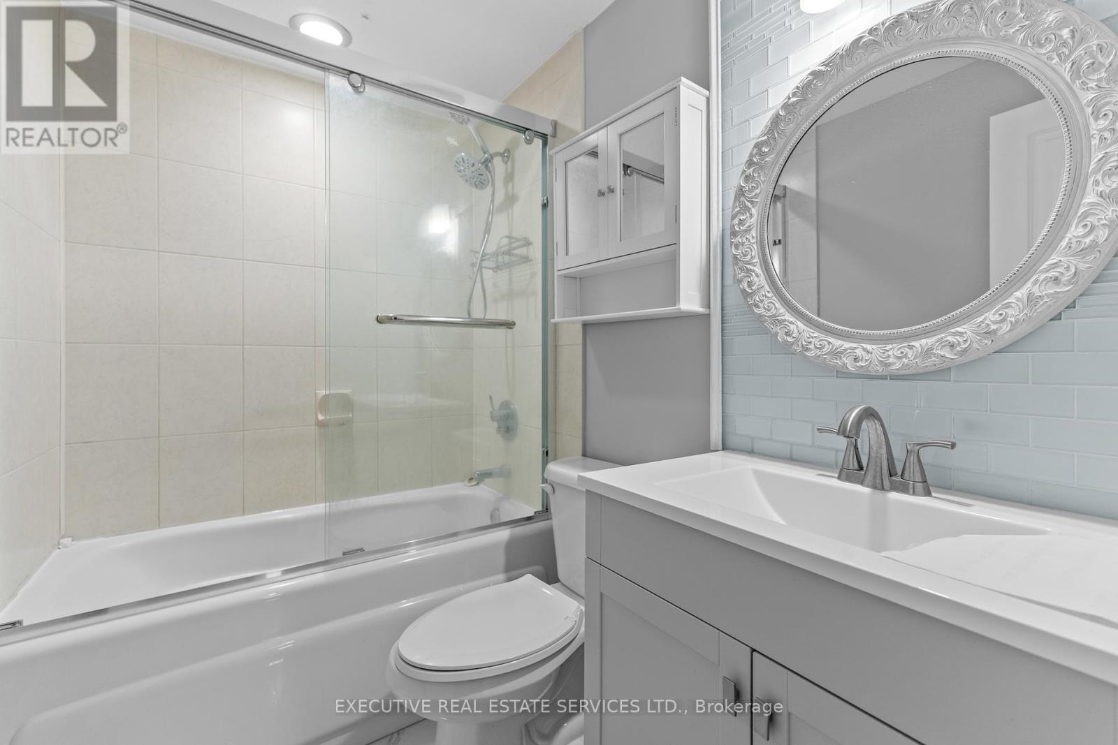 1342 Roylen Road, Oakville, Ontario  L6H 1V4 - Photo 33 - W12405602