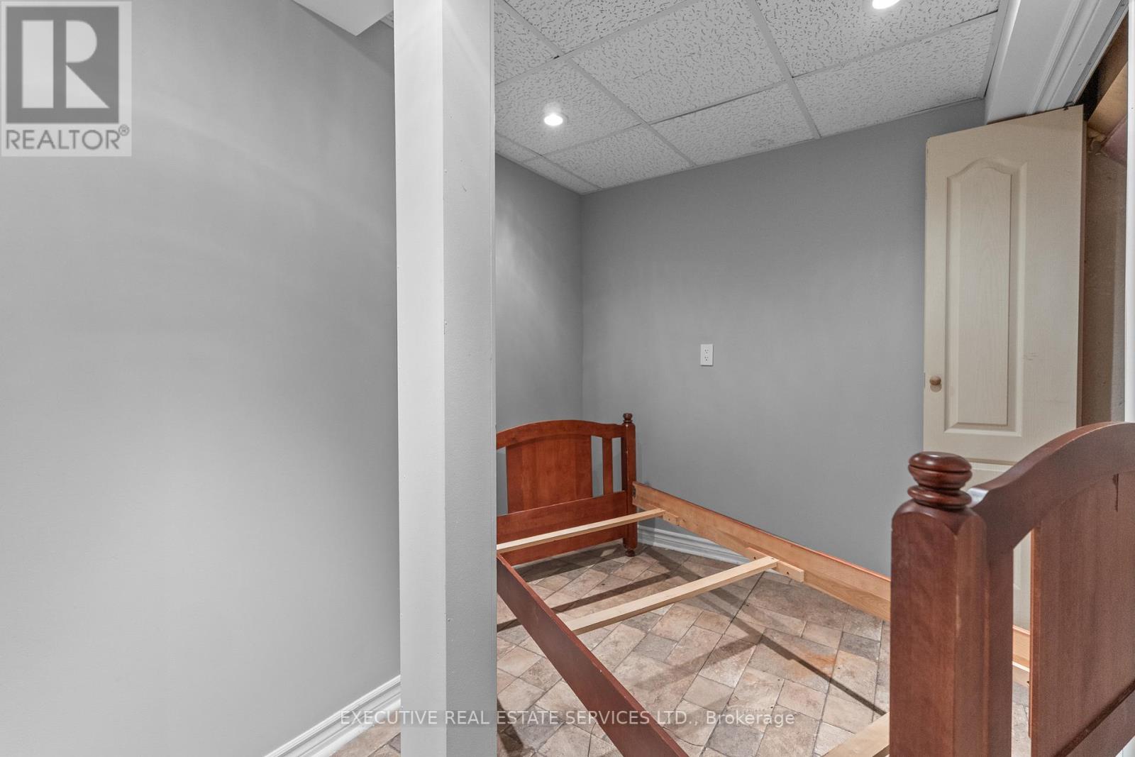 1342 Roylen Road, Oakville, Ontario  L6H 1V4 - Photo 44 - W12405602