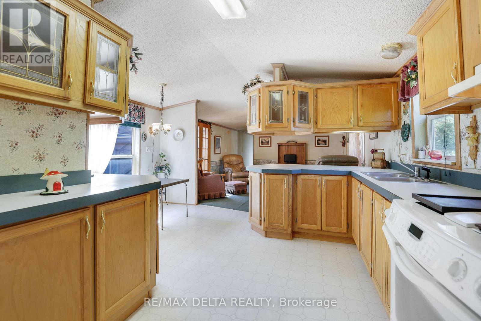 15270 Concession 8-9 Road, North Stormont, Ontario  K0A 1R0 - Photo 11 - X12405626