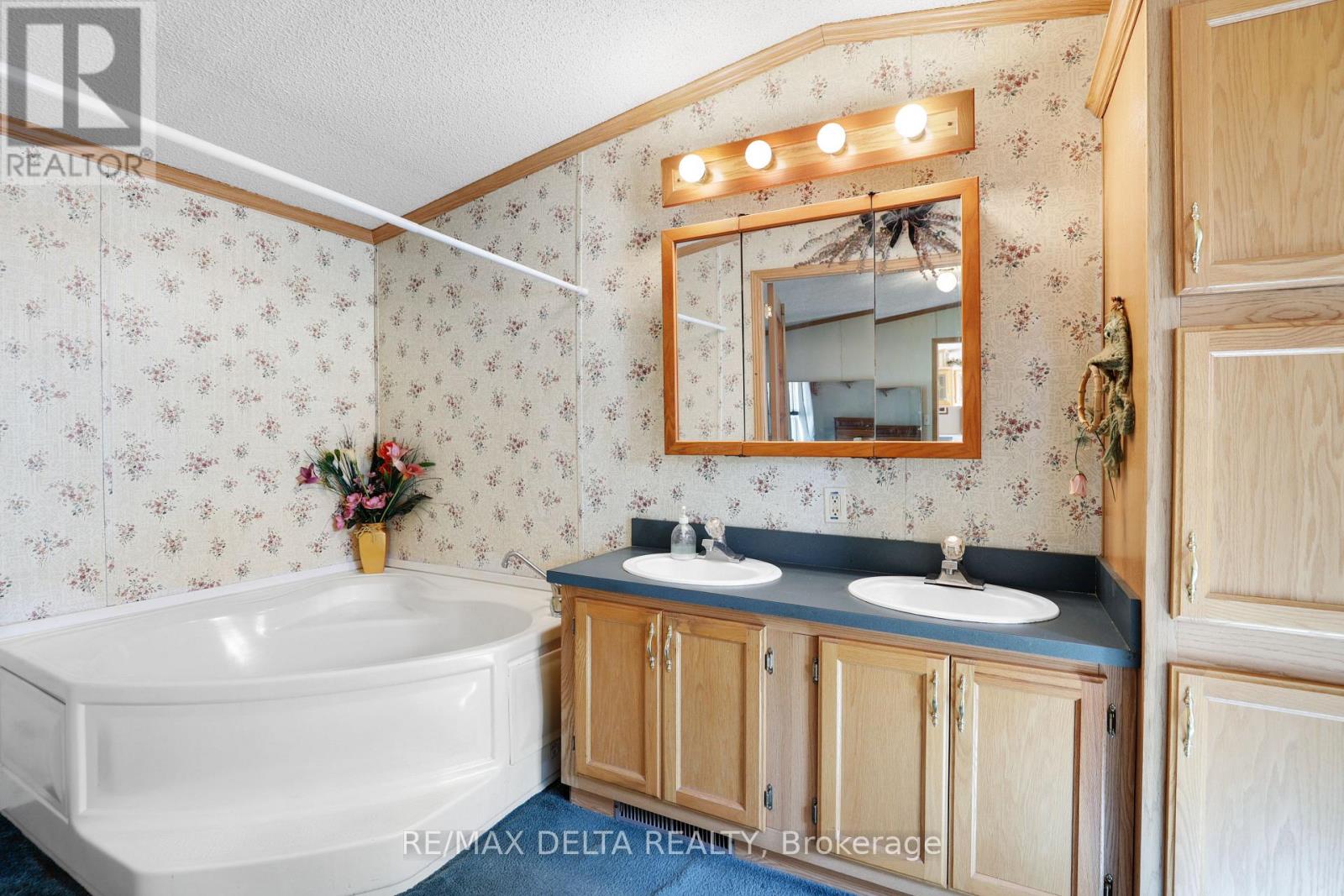 15270 Concession 8-9 Road, North Stormont, Ontario  K0A 1R0 - Photo 14 - X12405626