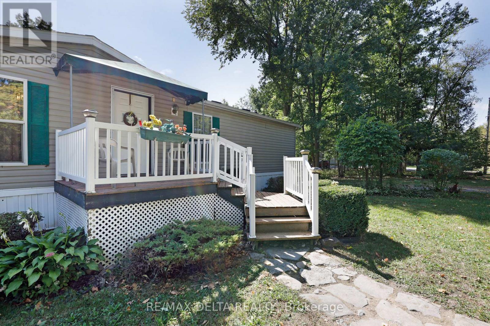 15270 Concession 8-9 Road, North Stormont, Ontario  K0A 1R0 - Photo 3 - X12405626