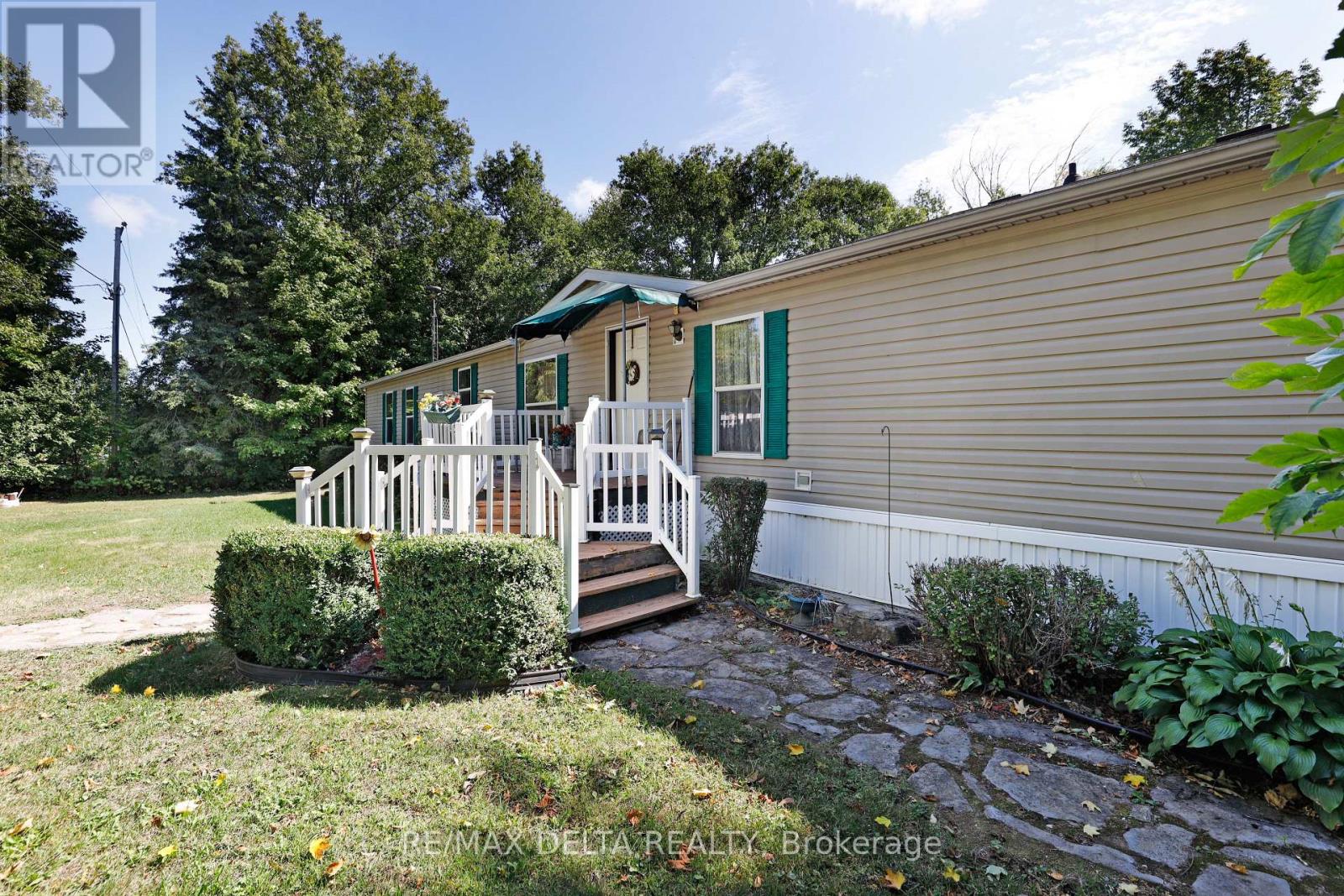 15270 Concession 8-9 Road, North Stormont, Ontario  K0A 1R0 - Photo 4 - X12405626