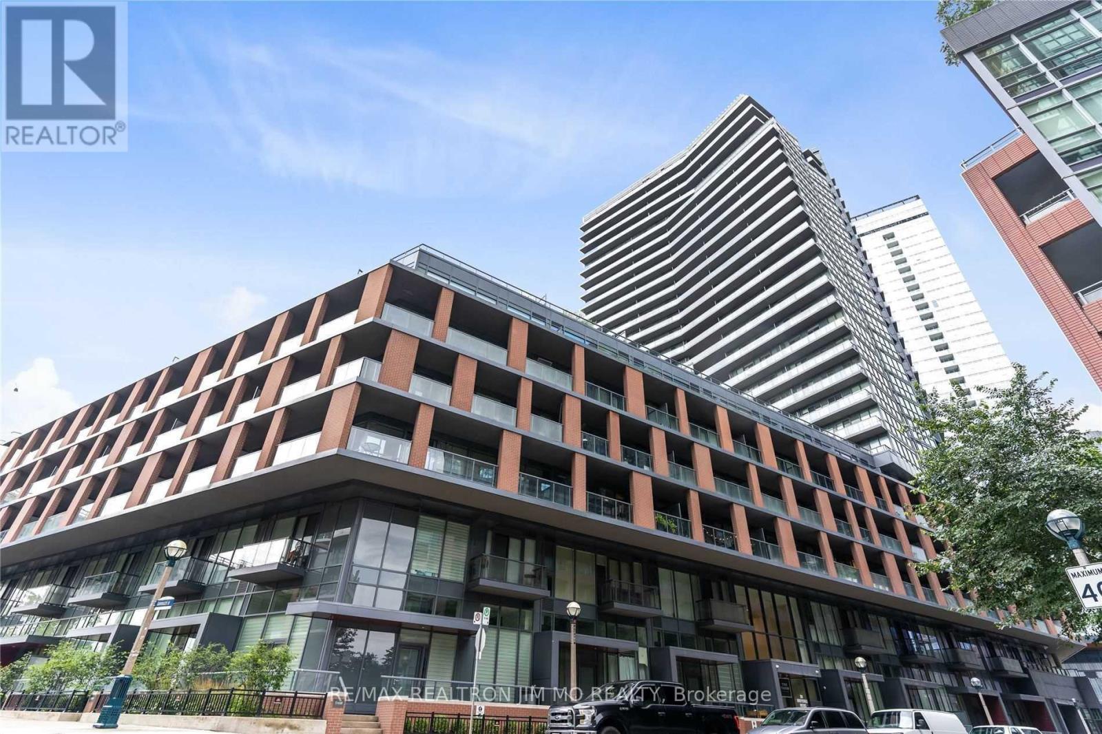 727 - 20 Bruyeres Mews, Toronto, Ontario  M5V 0G8 - Photo 1 - C12405635
