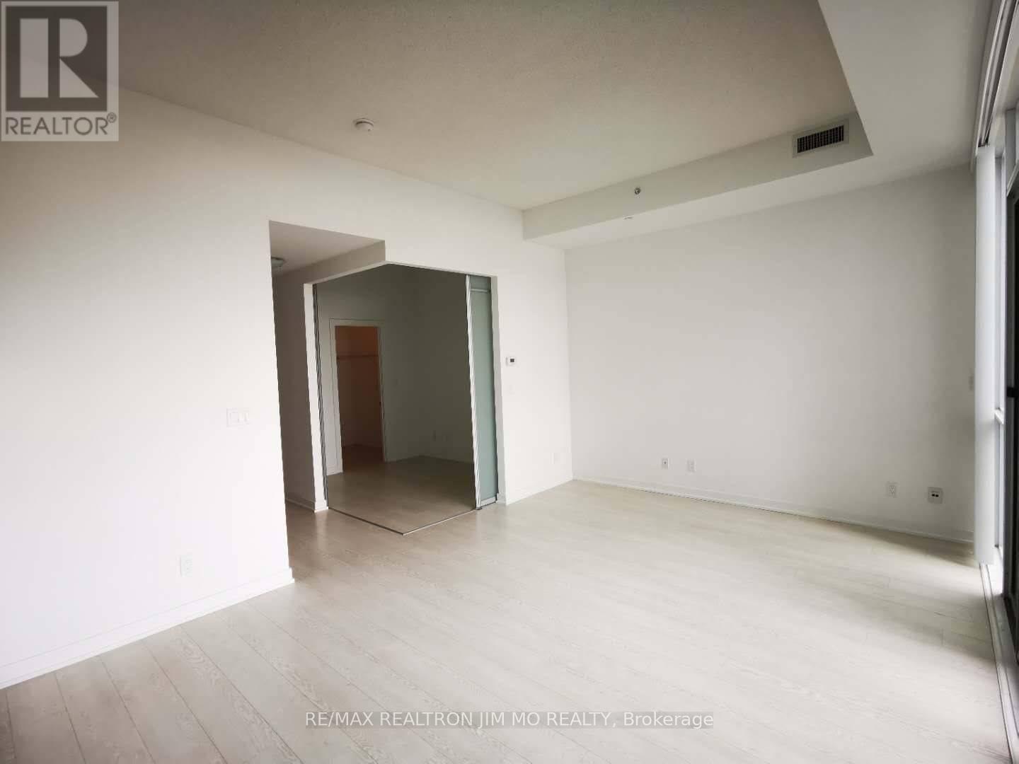 727 - 20 Bruyeres Mews, Toronto, Ontario  M5V 0G8 - Photo 3 - C12405635