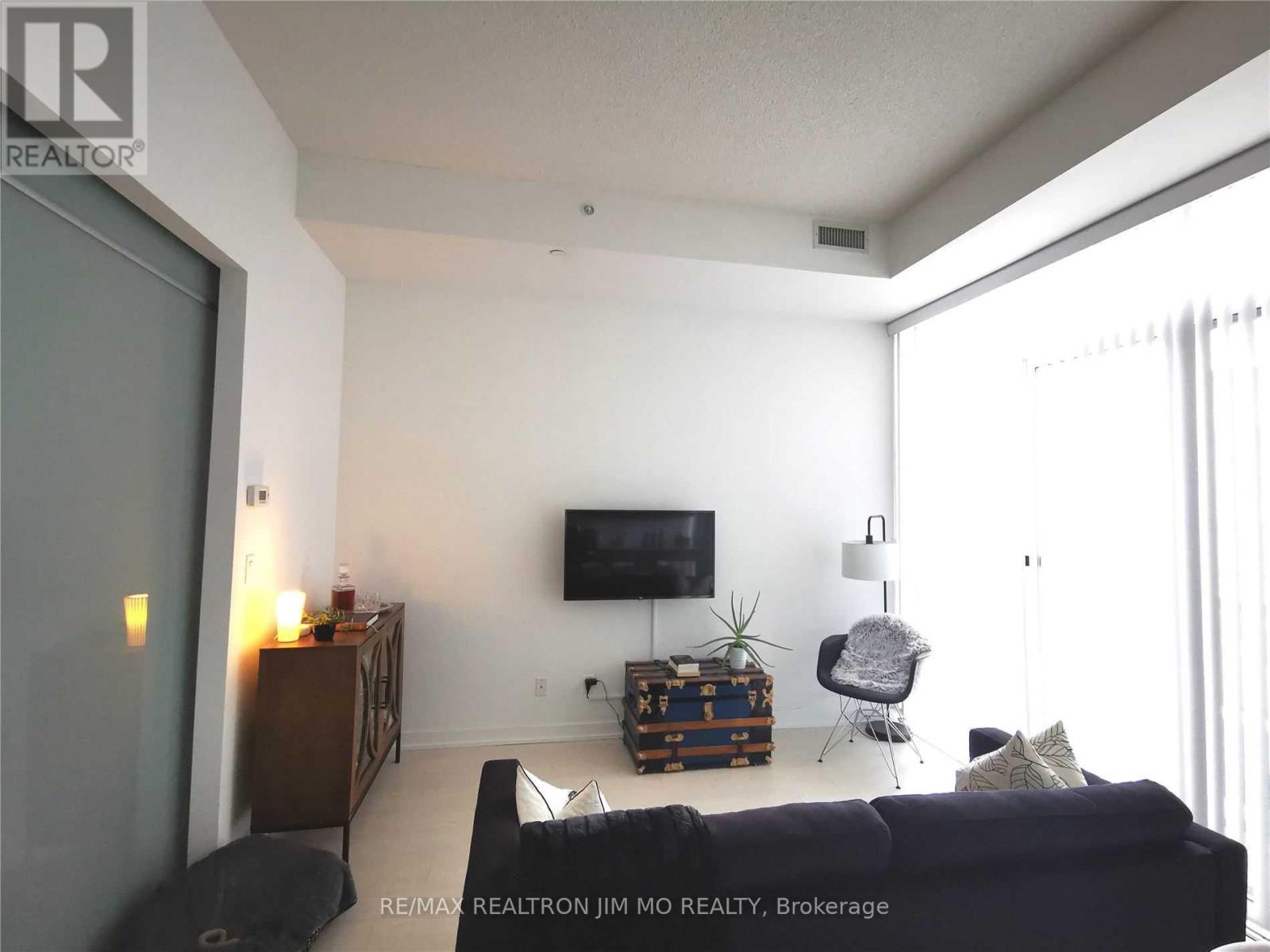 727 - 20 Bruyeres Mews, Toronto, Ontario  M5V 0G8 - Photo 6 - C12405635
