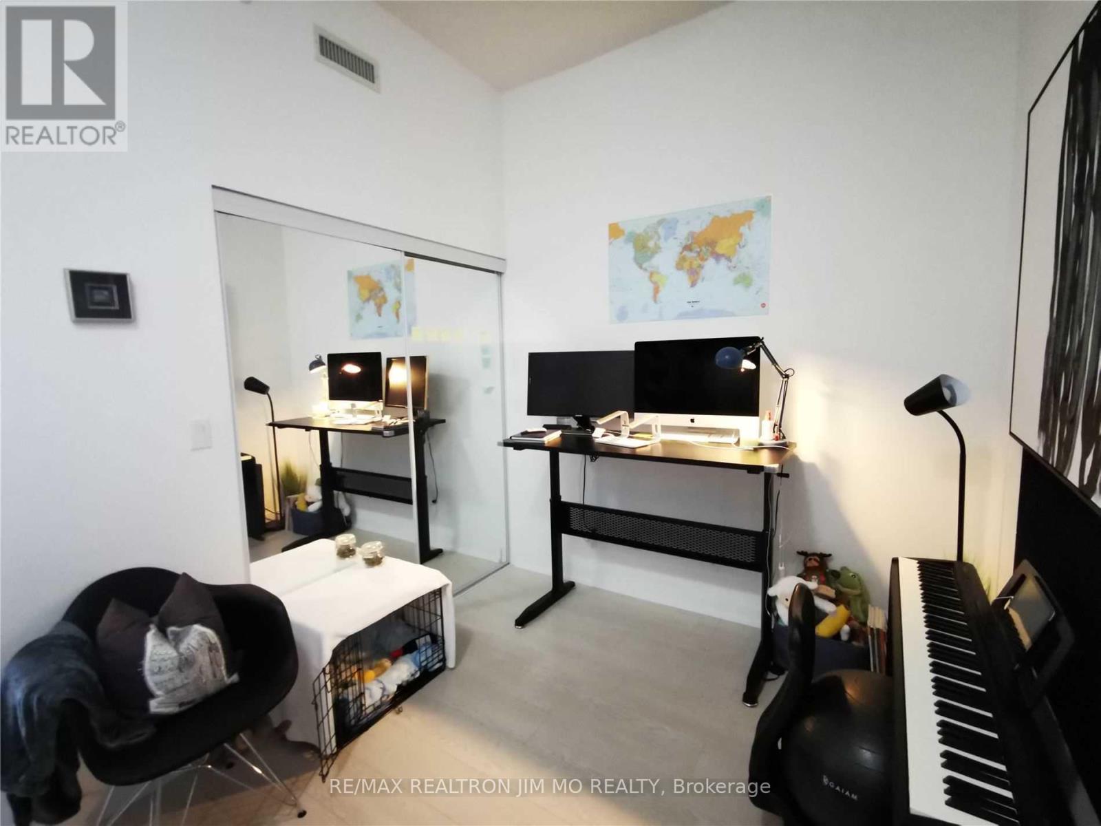 727 - 20 Bruyeres Mews, Toronto, Ontario  M5V 0G8 - Photo 8 - C12405635