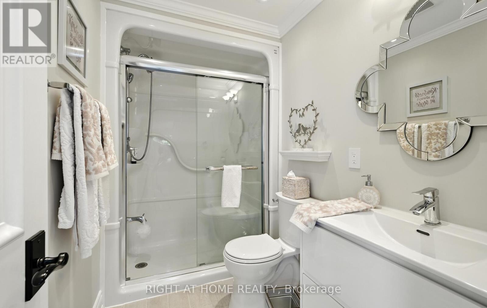 1549 Willowside Court, Pickering (Bay Ridges), Ontario  L1W 3P5 - Photo 16 - E12405617