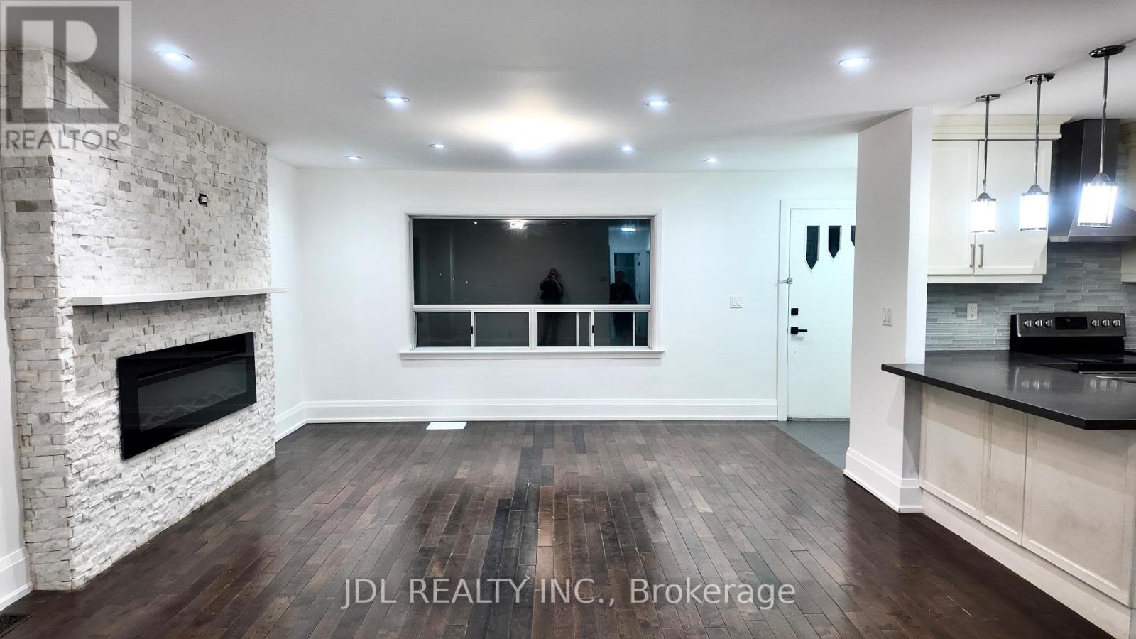 132 Edgecroft Road, Toronto, Ontario  M8Z 2C3 - Photo 6 - W12405613